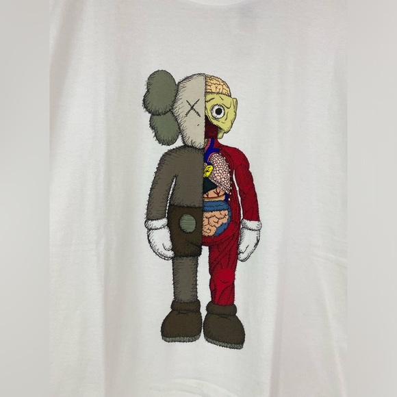 KAWS x Uniqlo UT Flayed Anatomy White Short Sleeve Graphic T-Shirt Size XL NWT - Picture 3 of 11